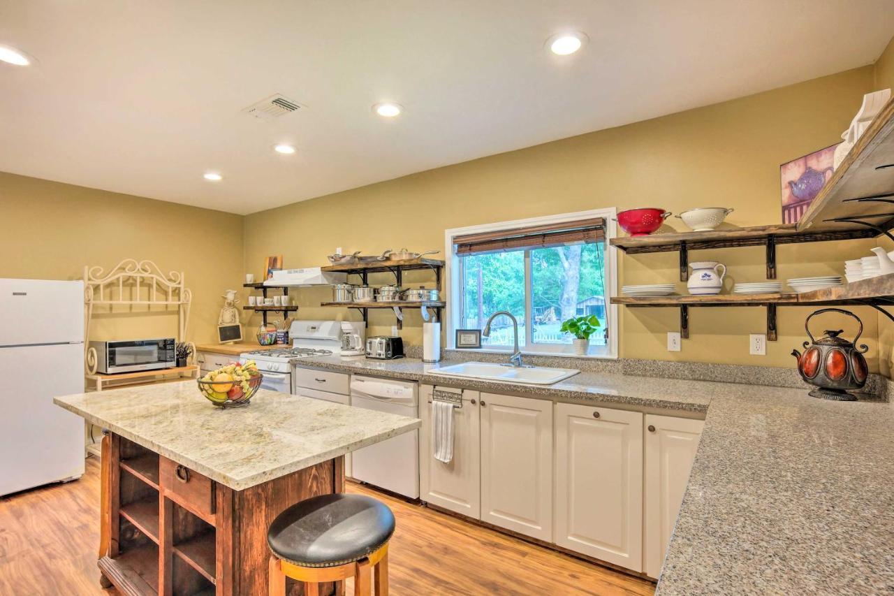The Gathering Place Brenham Home On 6 Acres Exterior foto