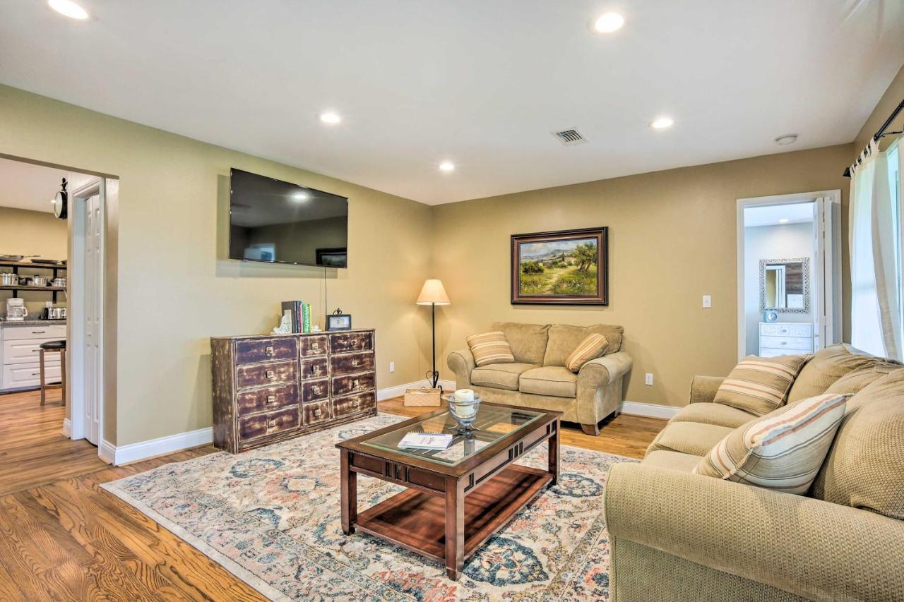 The Gathering Place Brenham Home On 6 Acres Exterior foto