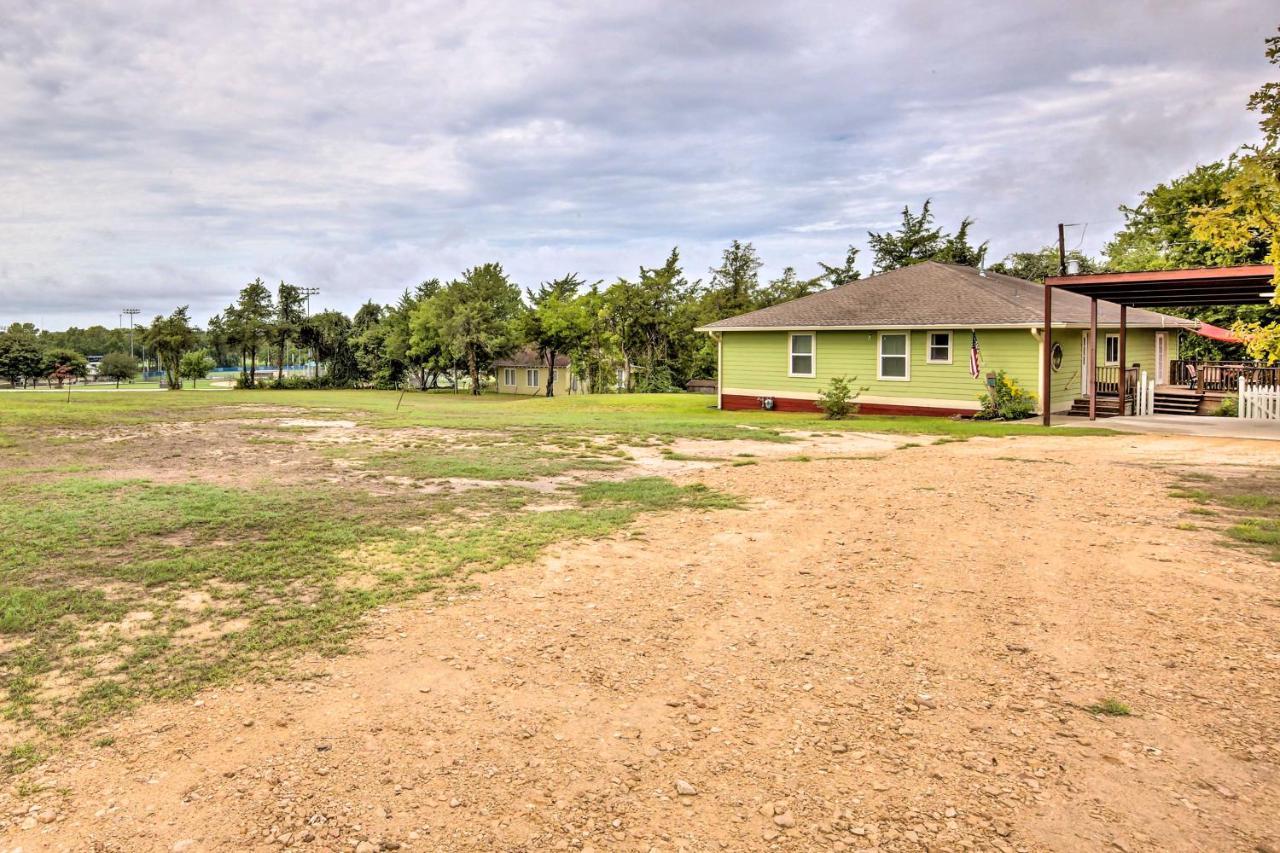 The Gathering Place Brenham Home On 6 Acres Exterior foto