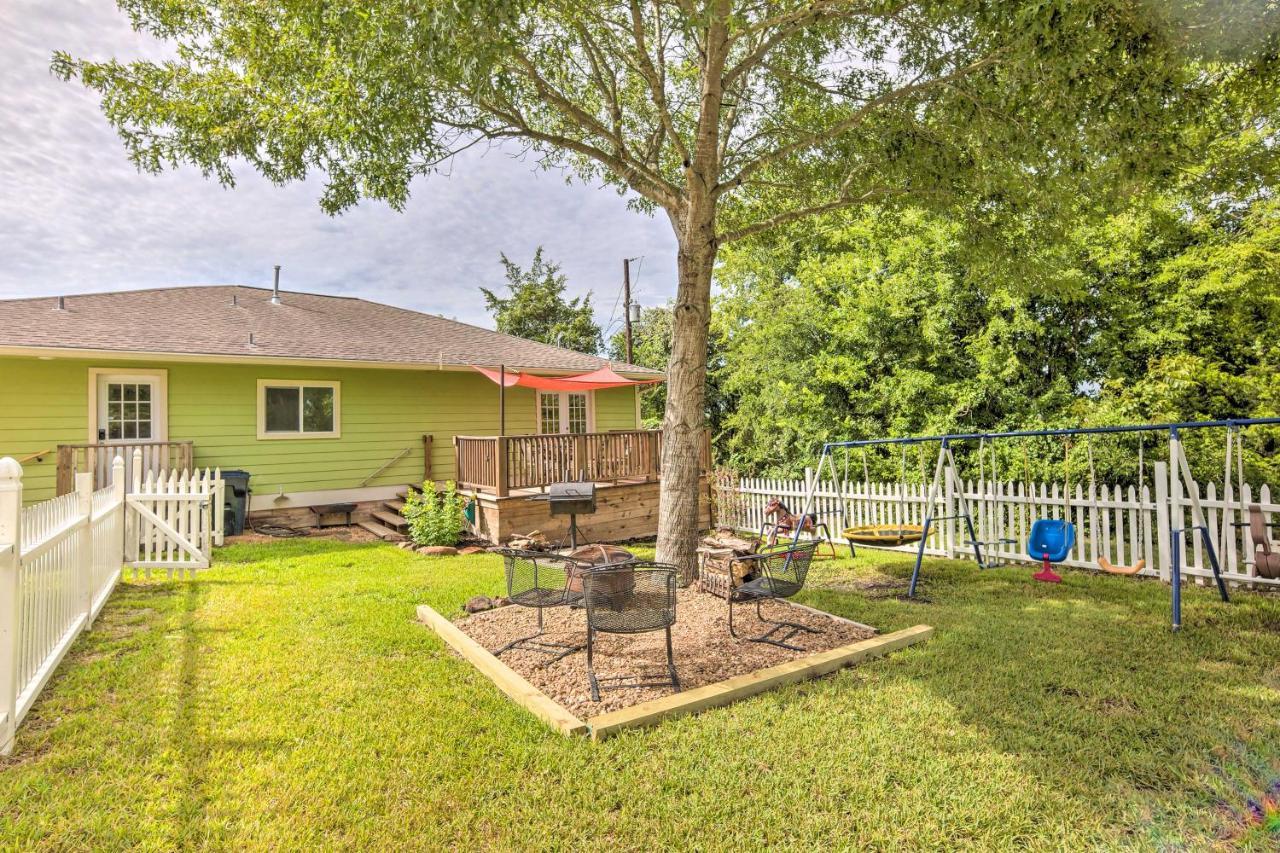 The Gathering Place Brenham Home On 6 Acres Exterior foto